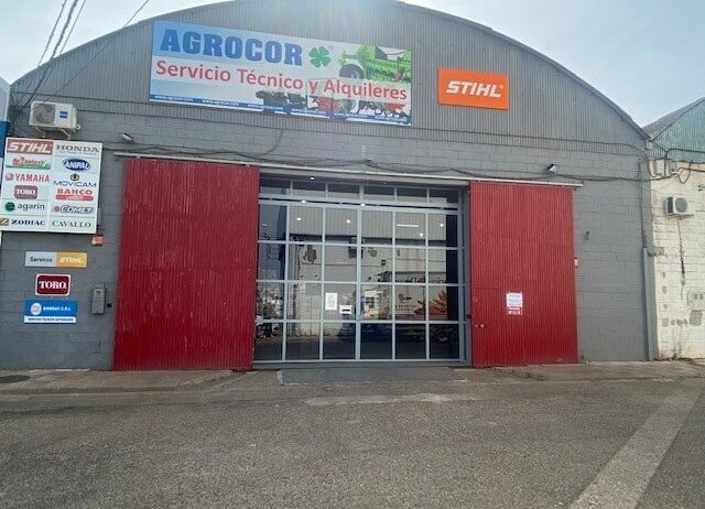 Reduce el mantenimiento de tus herramientas de jardín. Descubre cómo las máquinas a batería te ahorran tiempo y dinero, simplificando su cuidado. AGROCOR