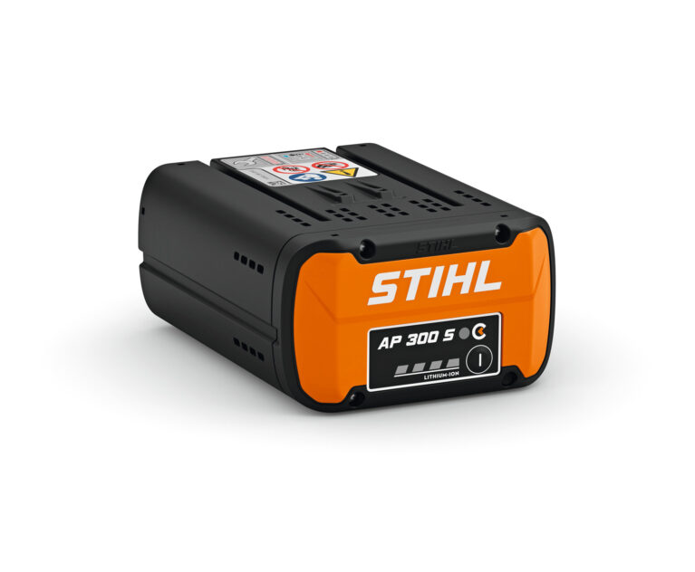 Batería STIHL AP 300 S Litio-Ion 7.8 Ah Esta batería profesional de alto rendimiento, parte del sistema STIHL AP, destaca por su gran capacidad (7.8 Ah) y su tecnología de litio-ion, que ofrece potencia constante y larga autonomía para herramientas STIHL a batería. Ideal para jardineros, paisajistas y profesionales exigentes Baterías STIHL Profesionales: La Potencia que su Vareador de Olivar Necesita (Guía 2025)