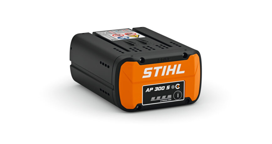 Batería STIHL AP 300 S Litio-Ion 7.8 Ah Esta batería profesional de alto rendimiento, parte del sistema STIHL AP, destaca por su gran capacidad (7.8 Ah) y su tecnología de litio-ion, que ofrece potencia constante y larga autonomía para herramientas STIHL a batería. Ideal para jardineros, paisajistas y profesionales exigentes Baterías STIHL Profesionales: La Potencia que su Vareador de Olivar Necesita (Guía 2025)